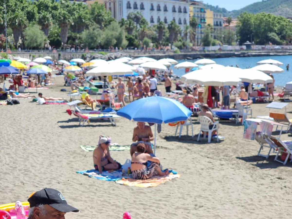 Al Teatro Verdi Luxury Apartment Salerno Exteriör bild