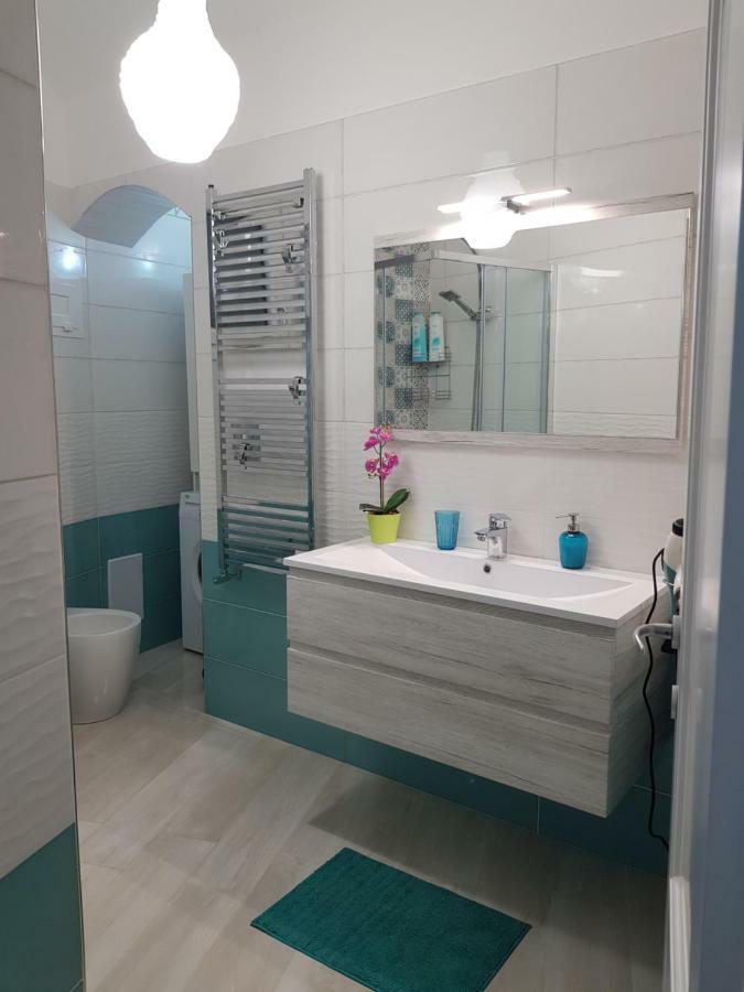 Al Teatro Verdi Luxury Apartment Salerno Exteriör bild