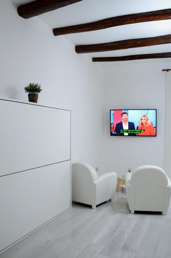 Al Teatro Verdi Luxury Apartment Salerno Exteriör bild