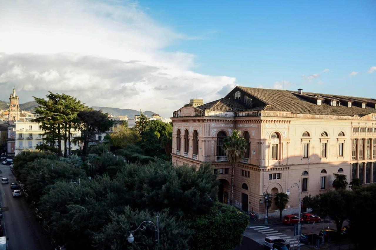 Al Teatro Verdi Luxury Apartment Salerno Exteriör bild